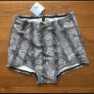 Onzie High Waisted Hot Yoga Shorts One Size